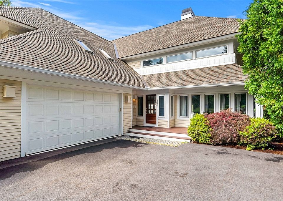 1st image of 204 Country Club Way