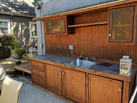 Outdoor kitchen