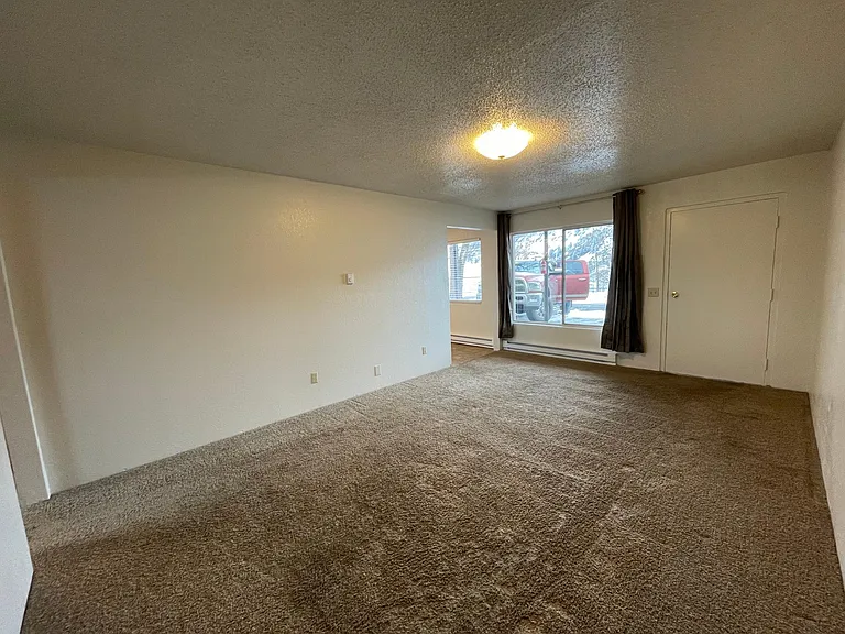 61 Crest Ave #B — Photo 2