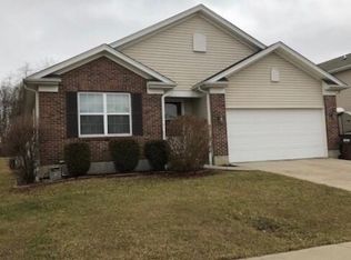 17 S Ridge Dr, Amelia, OH 45102