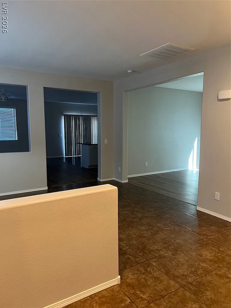4 bed, 2.5 bath, 2601 sqft, $2,600 — Photo 4
