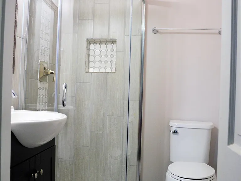 1006 Carolyn Ave — Photo 5