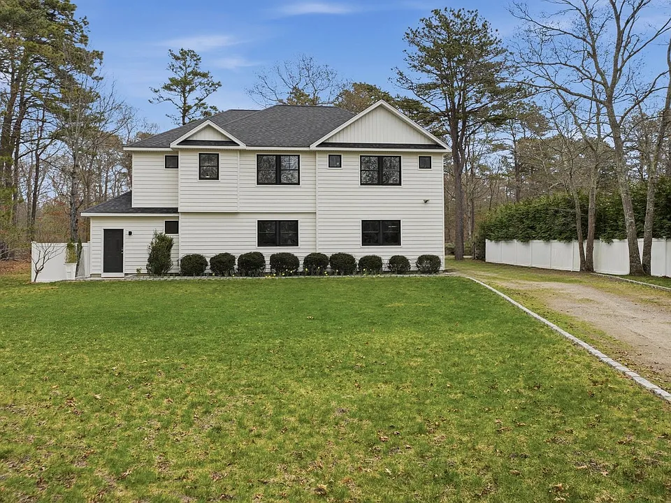 420 Maple Ave S
