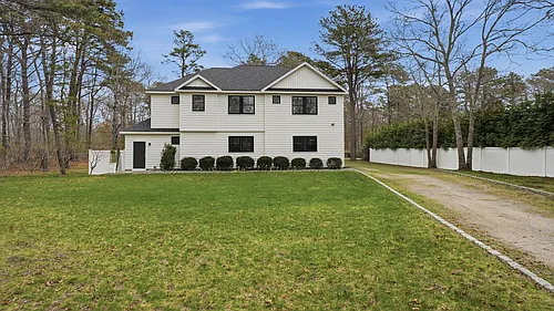 420 Maple Ave S Photo 1