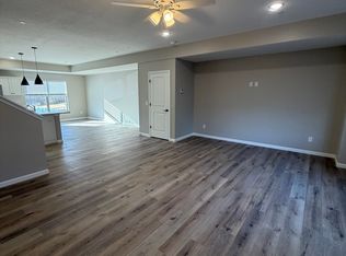 1216 Devils Glen Rd, Bettendorf, IA 52722