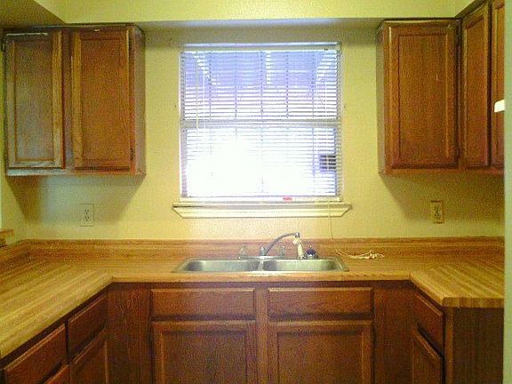 5th image of 1006 W Vestal Pl