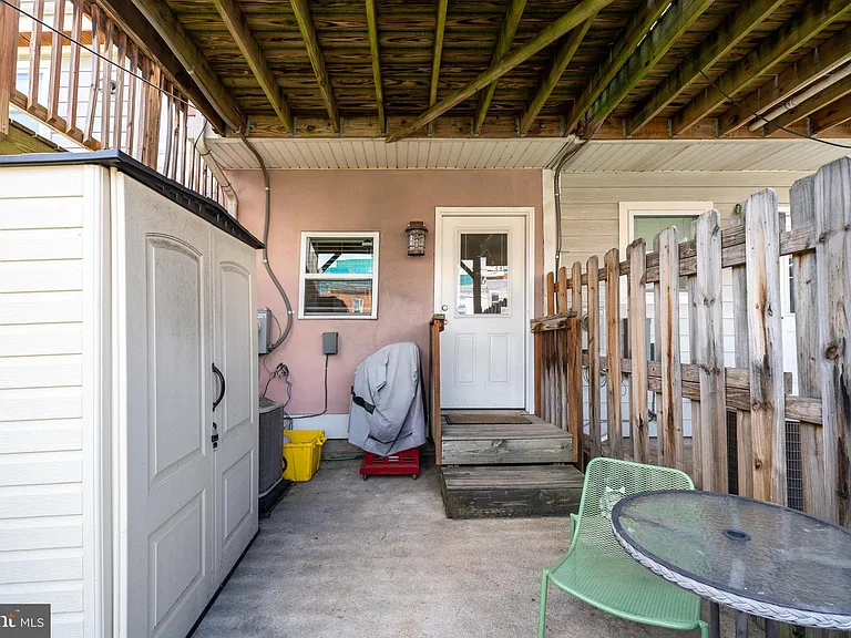 1825 Light St — Photo 31