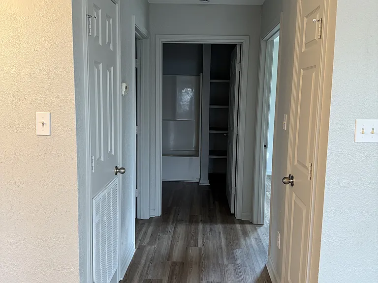127 E Gilman Rd — Photo 7