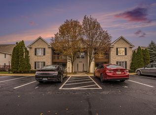 3042 W Crystal Waters Dr UNIT 8, Holland, MI 49424
