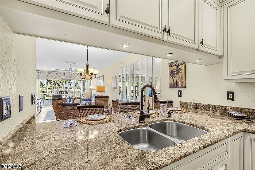 2 bed, 2.0 bath, 1004 sqft, $3,300 — Photo 4