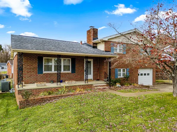 3 Adkins Ct, Huntington, WV 25705