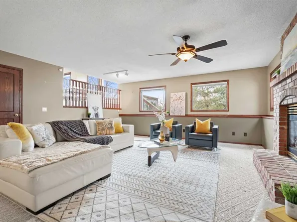 38 SE Shawbrooke Pl SW, Calgary, AB T2Y 3B8