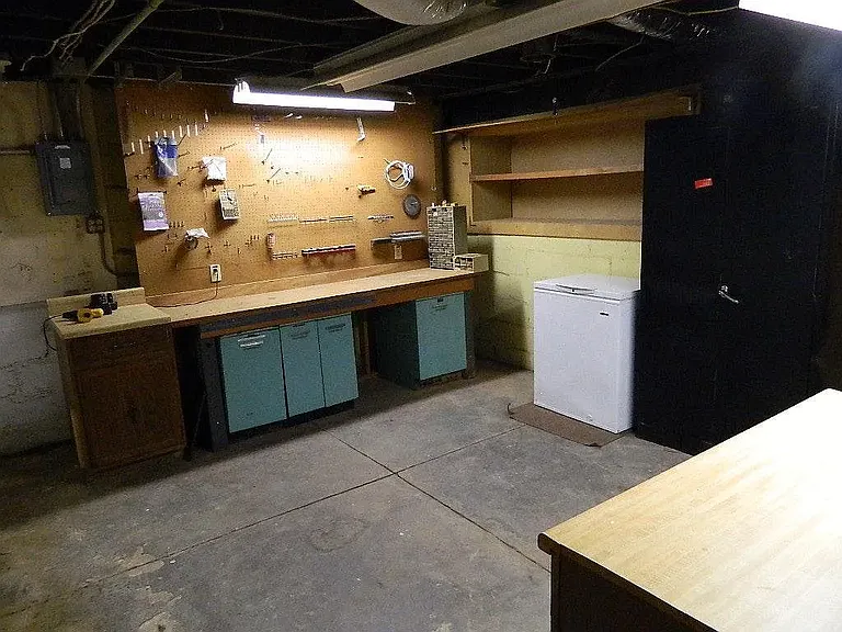 115 E Riverside Dr — Photo 22