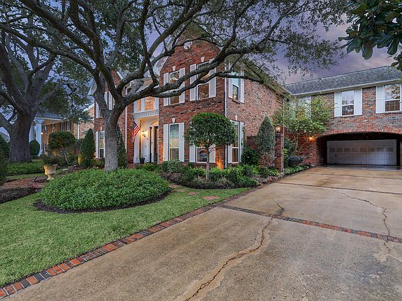 2nd image of 6822 Cedar Lawn Cir