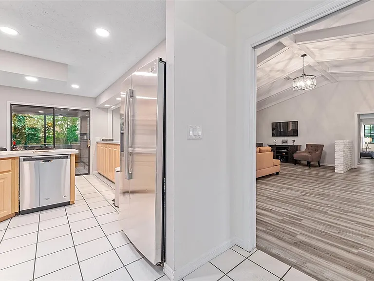 8101 NW 46th St — Photo 25