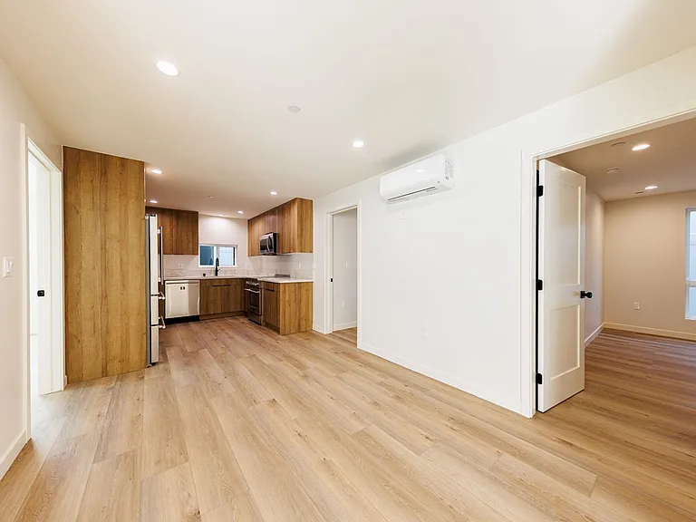 5933 Comey — Photo 26