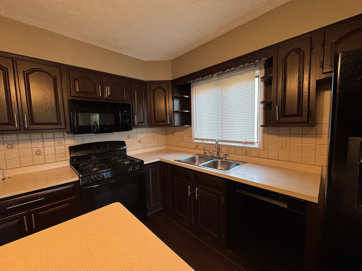 3 bed, 1610 sqft, $2,750 — Photo 2