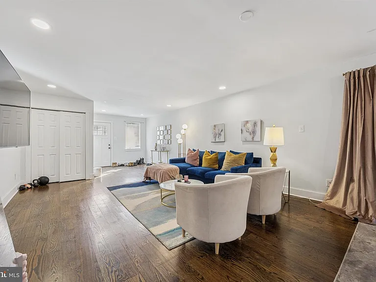 14 Maple St — Photo 4