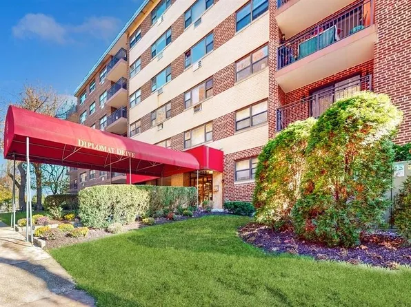 100 Diplomat Drive #3M, Mount Kisco, NY 10549