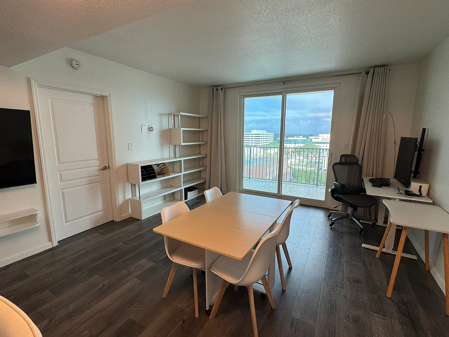 1 bed, 703 sqft, $2,400 — Photo 4