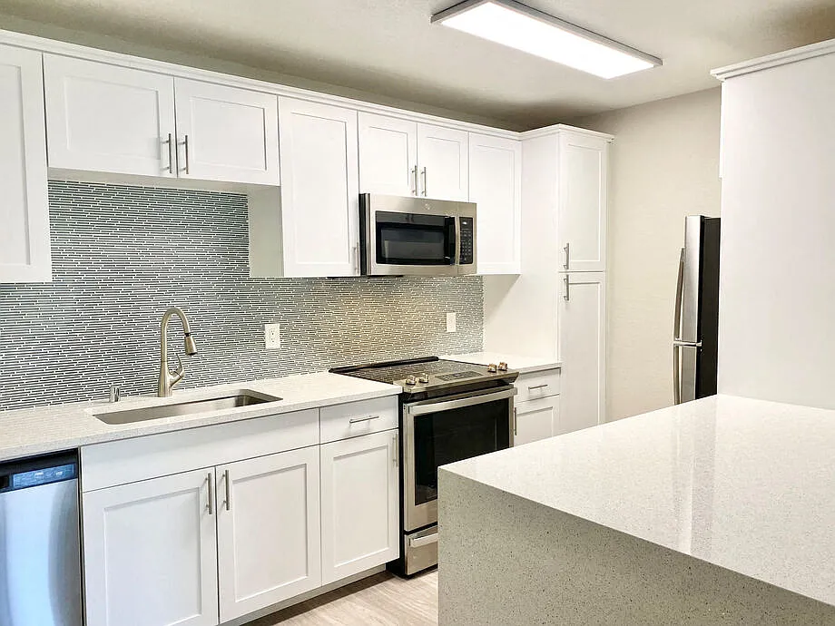 La Jolla Blue Apartments — Photo 1