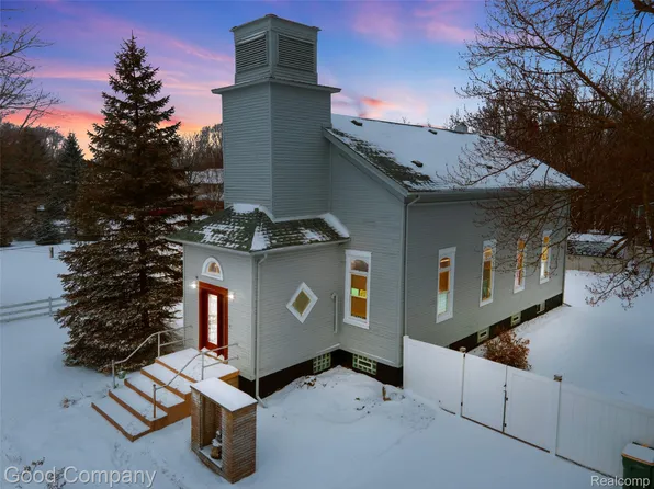 36950 Willow Rd, New Boston, MI 48164