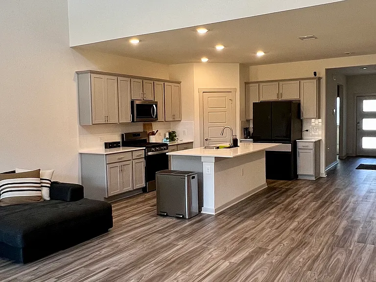14004 Lubeck Dr — Photo 2