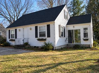 40 Valley St, Cranston, RI 02920