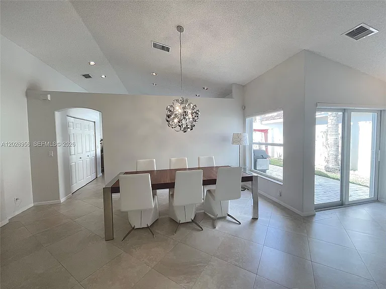 4923 SW 33rd Way — Photo 4