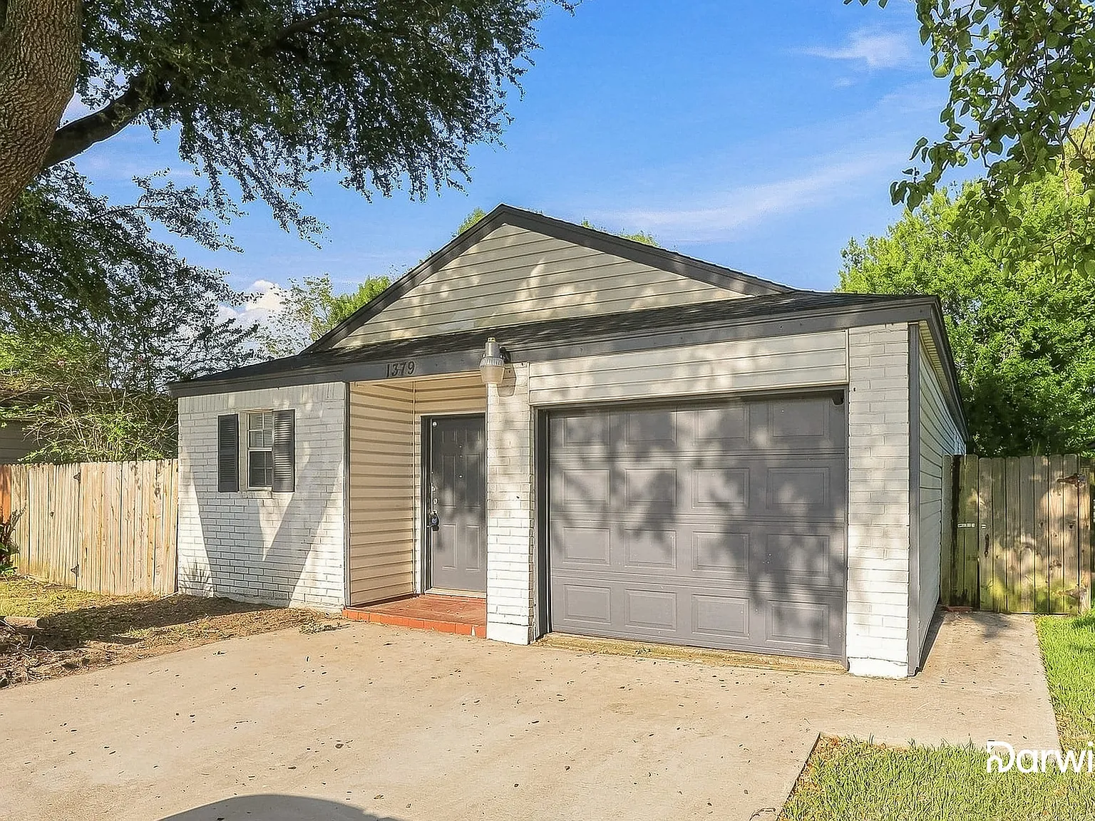 4 bed, 2.0 bath, 1444 sqft, $1,640 — Photo 2