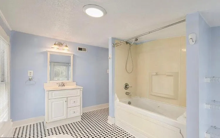 305 Lennox Ave — Photo 13