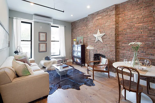 Sold by aptsandlofts.com | media 10