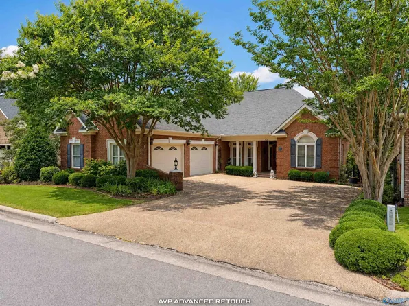 810 Village Ct SW, Decatur, AL 35603