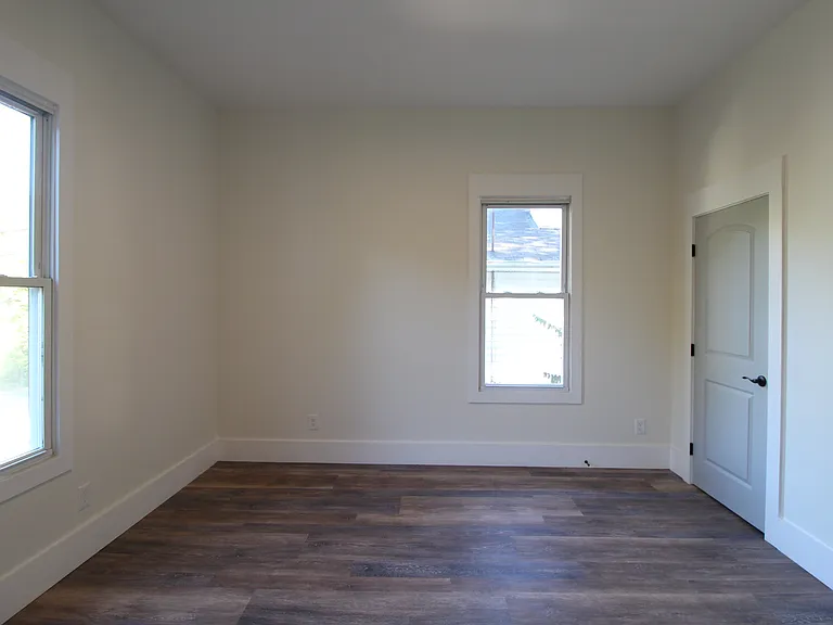 518 Cambridge St — Photo 9