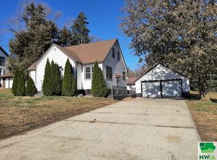 215 E 3rd St, Kingsley, IA 51028
