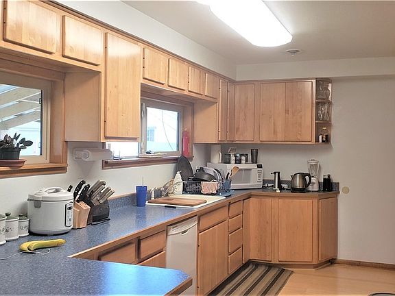 5th image of 706 Holly St