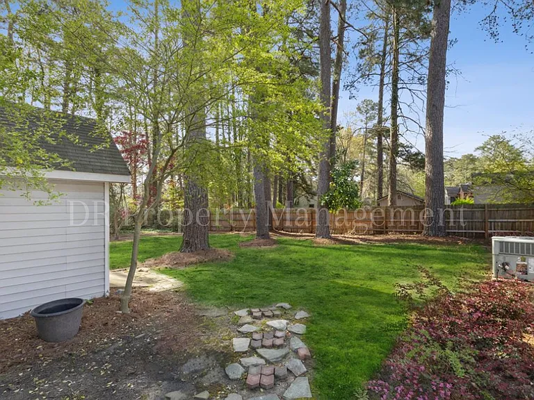 319 Forest Hill Ave — Photo 12