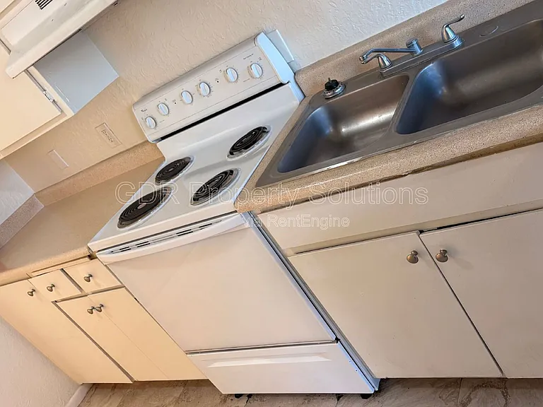 1100 Coal Ave SW #7 — Photo 6