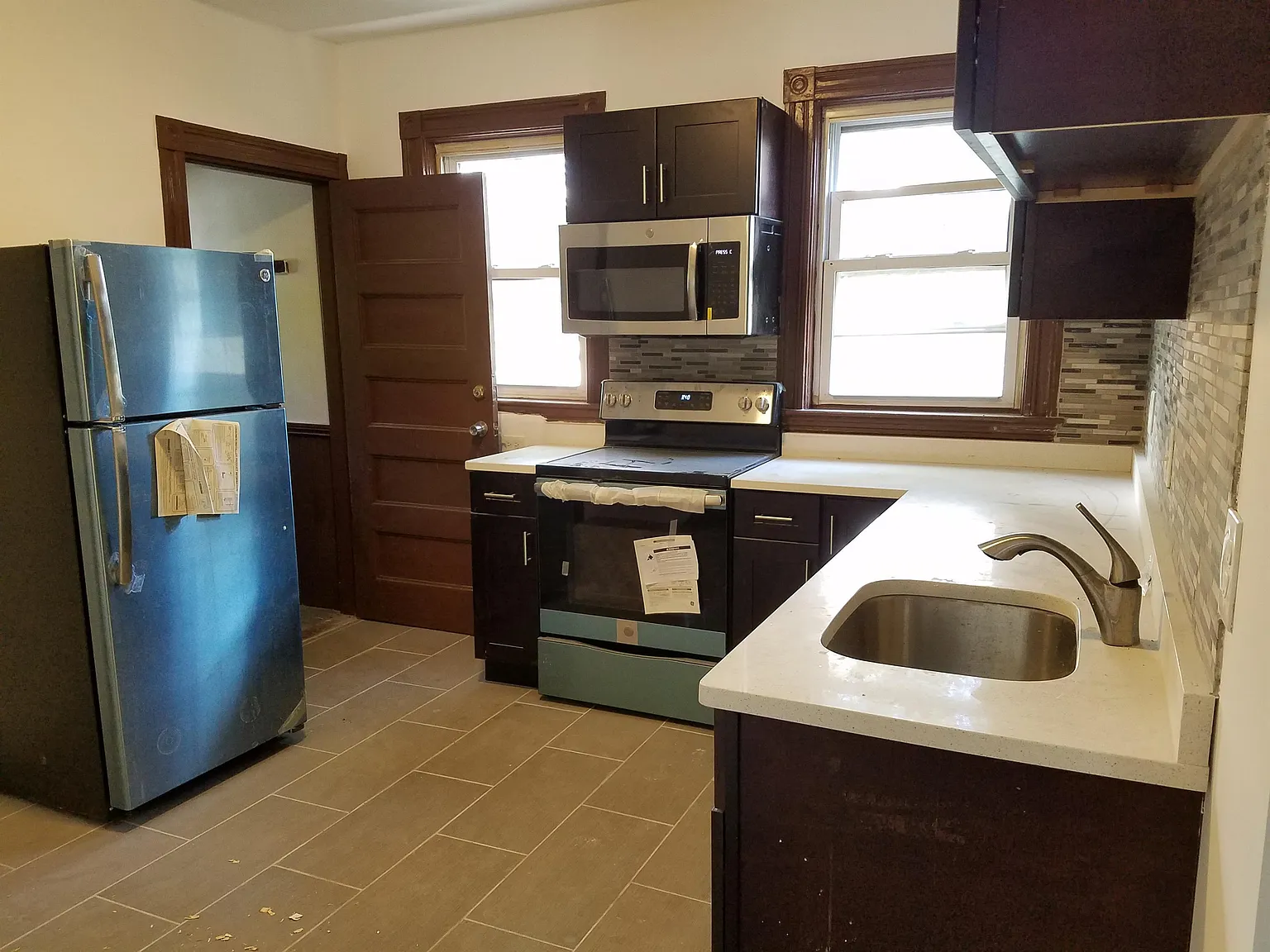 98 Topliff Street — Photo 2
