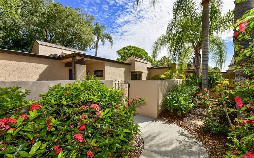 2 bed, 1240 sqft, $2,600 — Photo 2