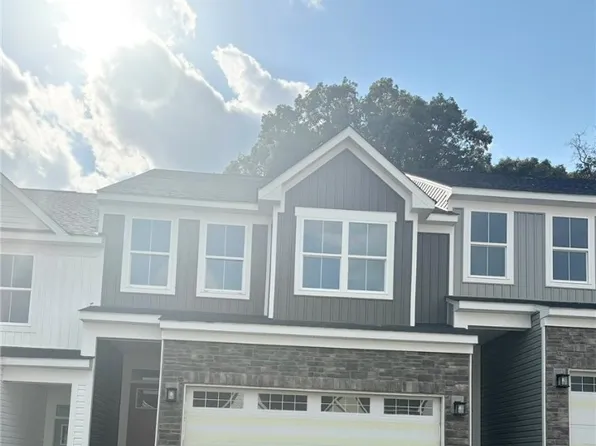 2003 Wellington Ct, Jeannette, PA 15644