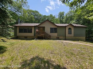 1241 Bear Dr, Bushkill, PA 18324