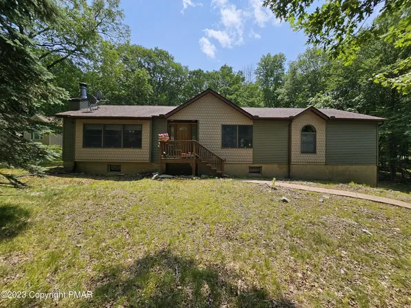 1241 Bear Dr, Bushkill, PA 18324