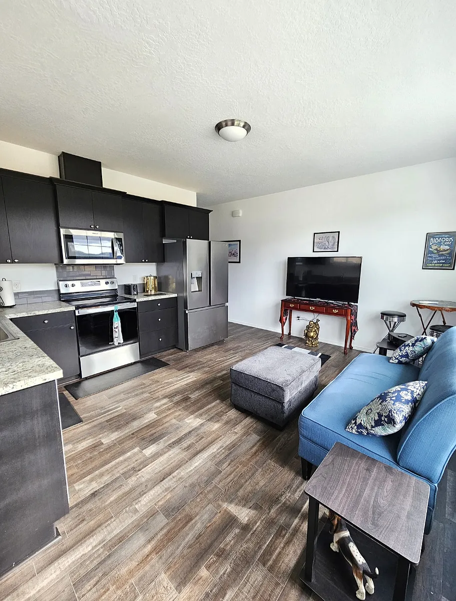 Building Photo - 203 Maven Way