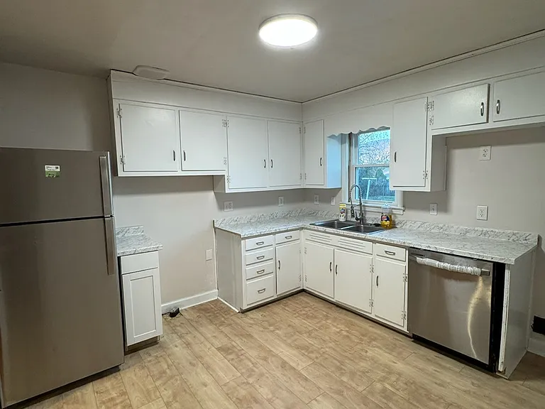 707 Crystal Dr — Photo 26
