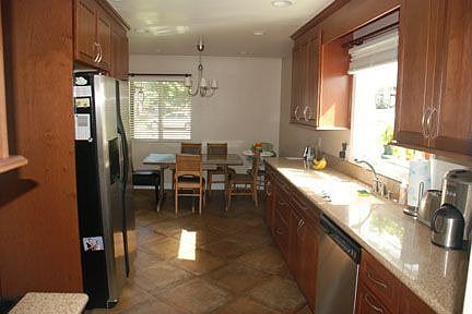 5th image of 631 Scottdale Ave