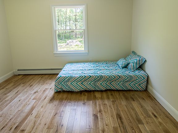 3rd image of 31 Hollis Ln