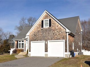 4 Village Rd, Warren, RI 02885