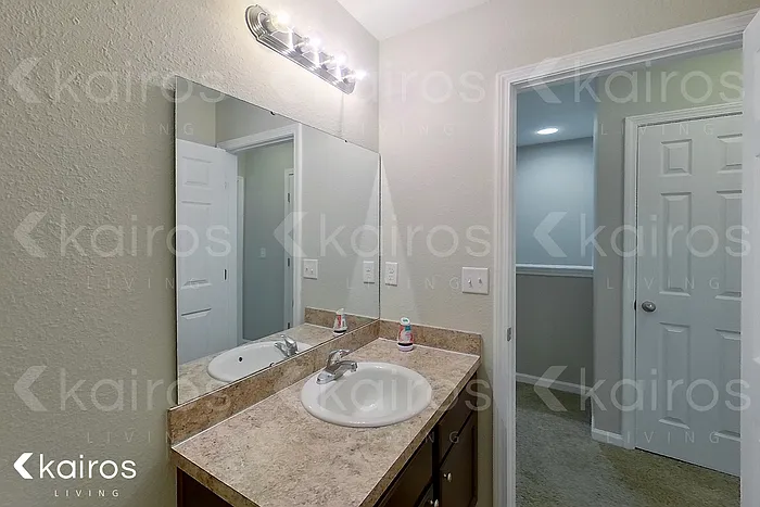 1331 Mull St — Photo 9