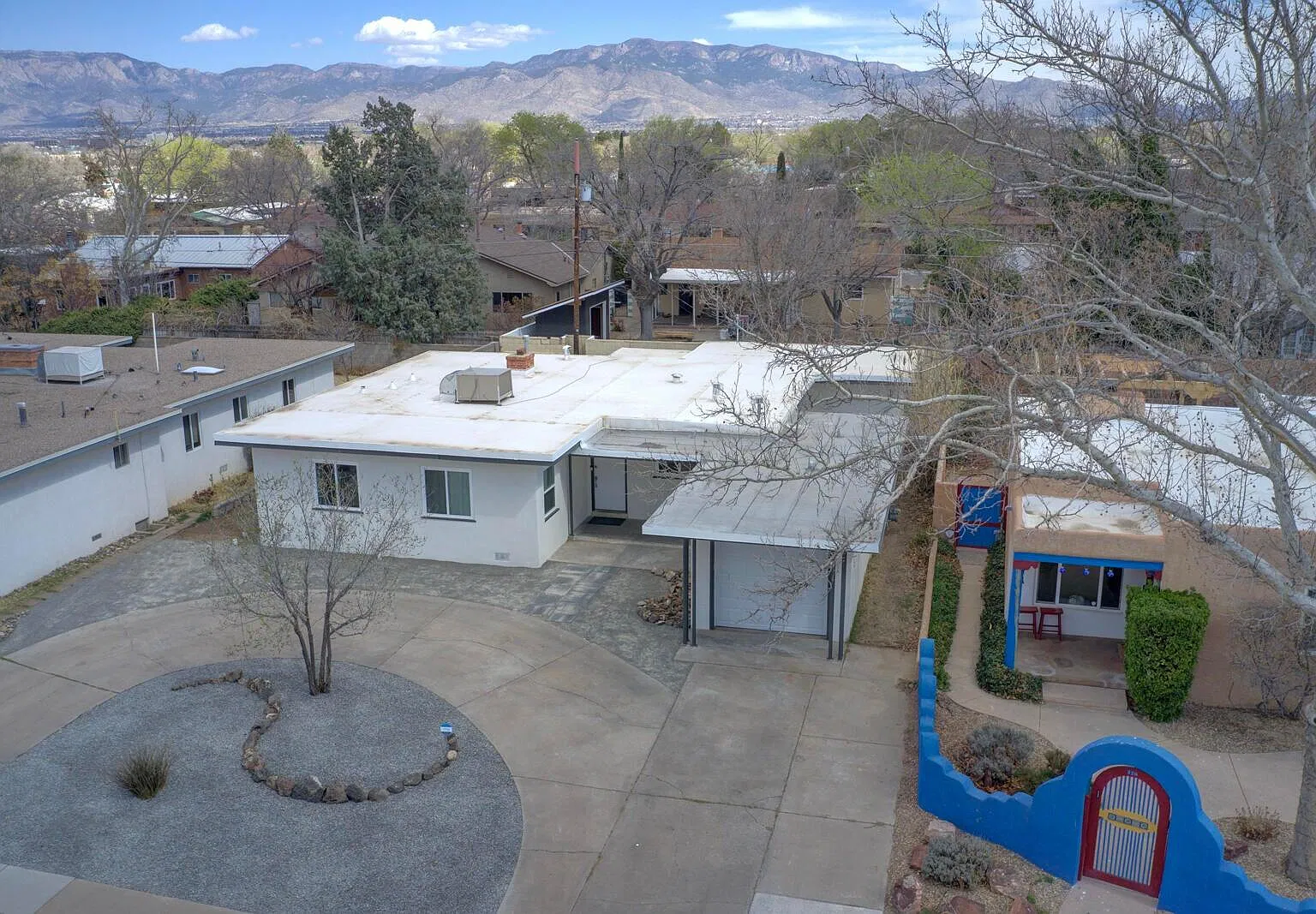 3 bed, 2.0 bath, 1651 sqft, $2,350 — Photo 4